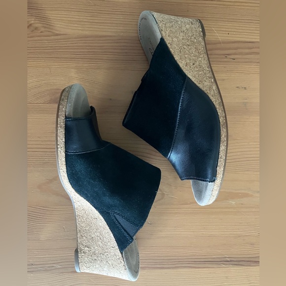 Clarks Collection Lafley Wave Wedge Sandal Woman’s Size 8 Ultimate Comfort Suede - Picture 6 of 9